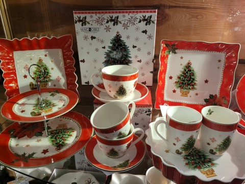 Set of 2 Cups 220 ml with Saucers – Christmas Tree (555-7017)