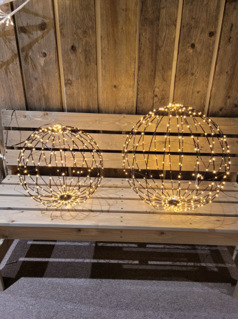Kula metalowa 40cm ze światełkami 240LED ciepłe timer (AX2200200) wew/zew zasilacz Kula metalowa 40cm ze światełkami 240LED ciepłe timer (AX2200200) wew/zew zasilacz