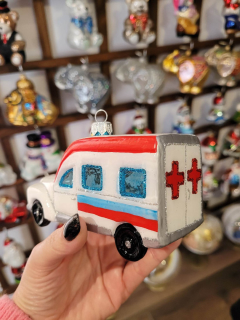 Bombka formowa: Ambulans (335) SZ Bombka formowa: Ambulans (335) SZ