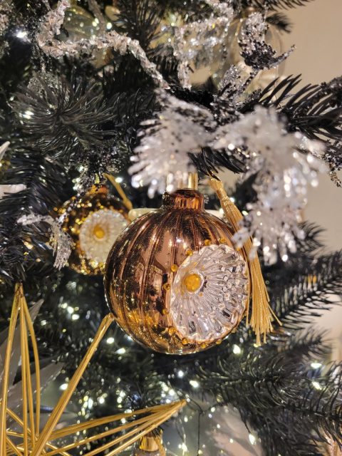 Bombka szklana 8cm z reflektorem i chwostem 4 kolory (070145)-20% Bombka szklana 8cm z reflektorem i chwostem 4 kolory (070145)-20%