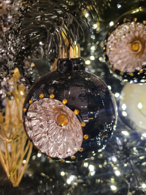 Bombka szklana 8cm z reflektorem i chwostem 4 kolory (070145)-20% Bombka szklana 8cm z reflektorem i chwostem 4 kolory (070145)-20%