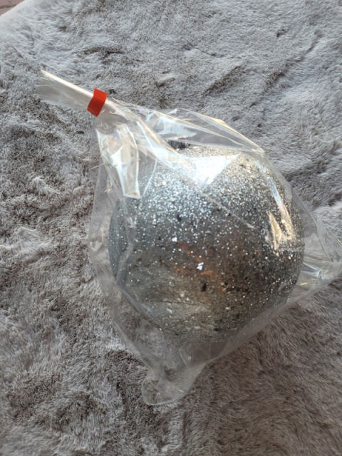 Bombka plastikowa srebrna brokatowa 150mm (O) Bombka plastikowa srebrna brokatowa 150mm (O)