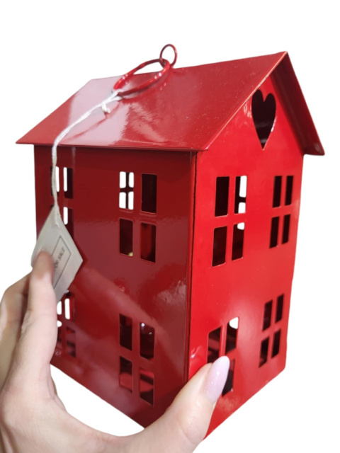 Domek metalowy 18cm czerwony na t-light z serduszkiem (GL36M61-06R) Domek metalowy 18cm czerwony na t-light z serduszkiem (GL36M61-06R)