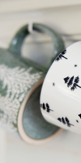 Kubek ceramiczny zielony z choinkami (604062)